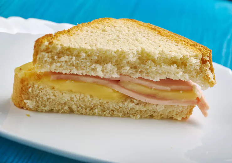 Sandwich de jamón y queso